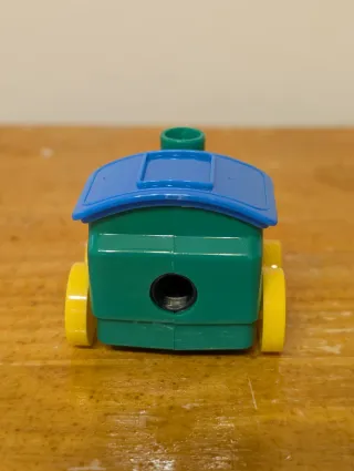 Tren sacapuntas de juguete vintage