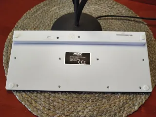 Teclado Bluetooth Media Tek Plata y Blanco