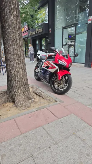 Honda CBR1000RR Sportbike Roja/Blanca/Azul