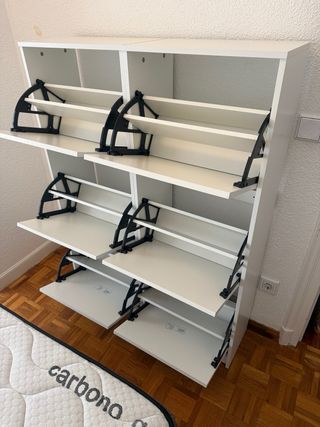 Muebles de dormitorio: Cómoda y mesita