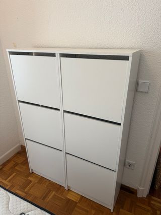 Muebles de dormitorio: Cómoda y mesita