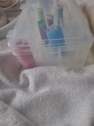 Caja almacenamiento hilos