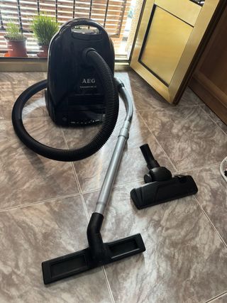 Aspiradora AEG VAMPYRCE con accesorios