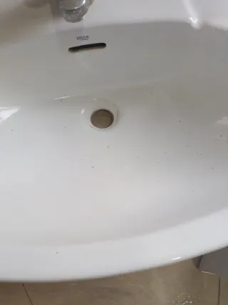 Lavabo de porcelana con pie