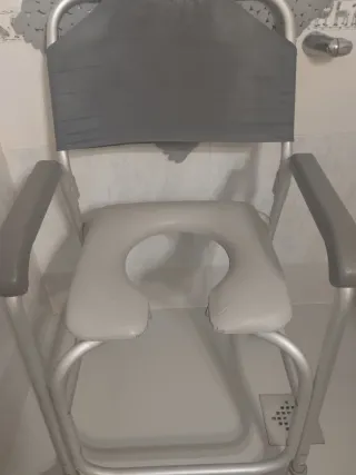 Silla de ducha con ruedas