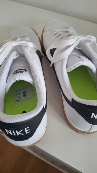 Zapatillas Nike Blancas y Negras