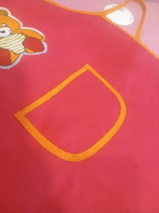 Delantal infantil con osito