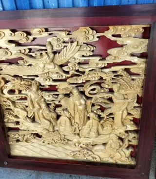 Mesa de madera tallada vintage