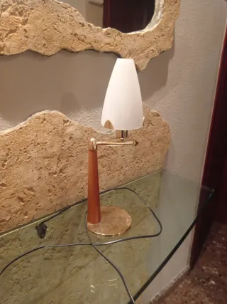 Lámpara de mesa madera y metal