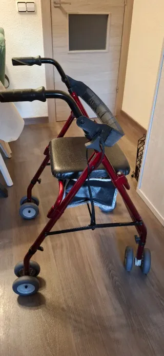 Andador tercera edad con asiento y freno al sentar