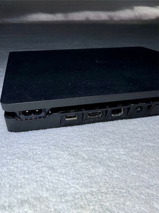 PS4 1TB Negra + Mando