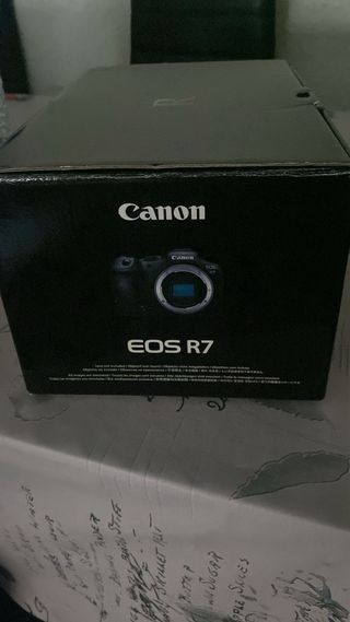 Cámara Mirrorless Canon EOS R7