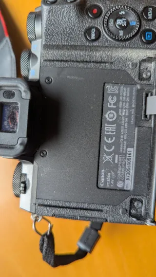 Cámara Canon EOS M5 (solo cuerpo) + adaptador EF-M