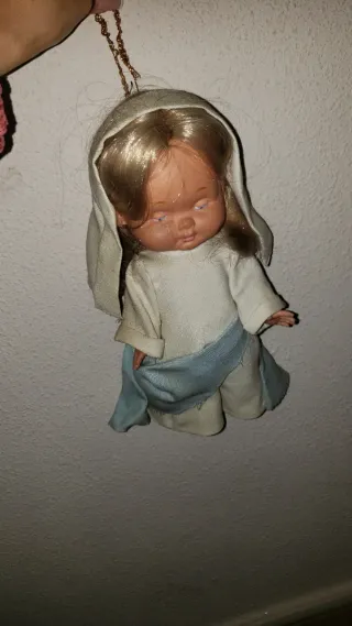 Muñeca antigua vestida