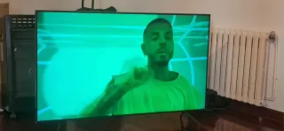 Smart TV Negro y Verde