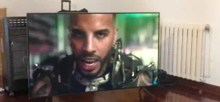 Smart TV Negro y Verde