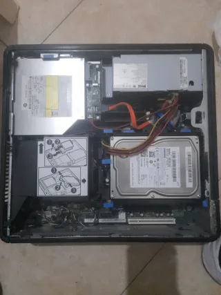 Ordenador Dell Negro sin conocer los componentes