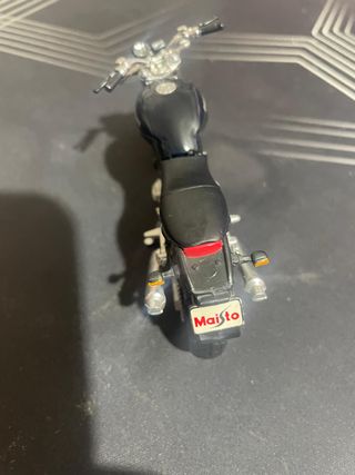 Maisto Ducati Monster 696 Escala 1:18