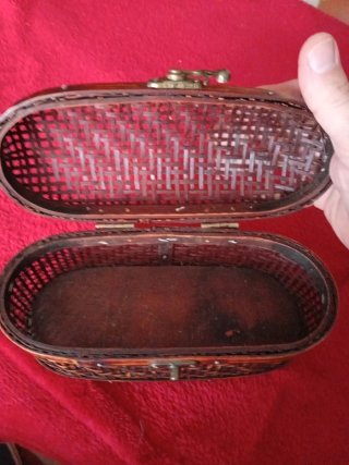 Mini cofre de mimbre y madera