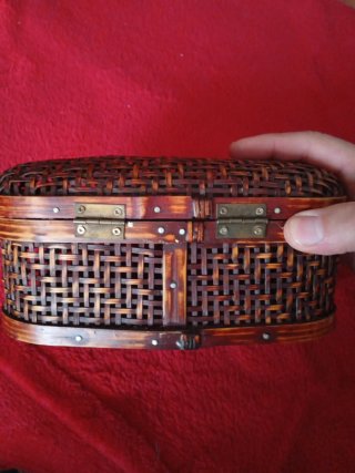 Mini cofre de mimbre y madera