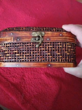 Mini cofre de mimbre y madera