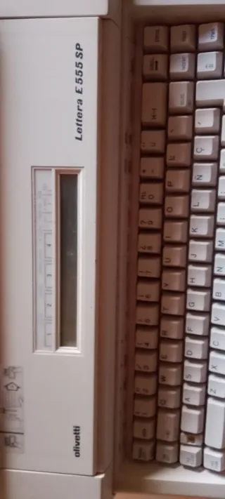 Máquina de escribir electrónica Olivetti Lettera E