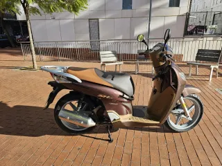 Honda SH 125i Scooter Marrón