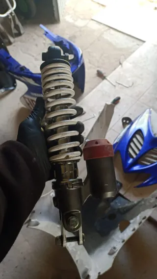 Piezas Yamaha Aerox Azul y Blanco