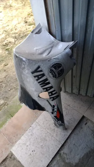 Piezas Yamaha Aerox Azul y Blanco