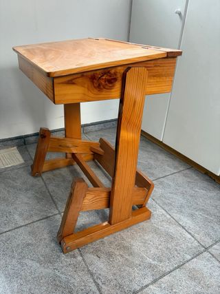 Pupitre infantil de madera