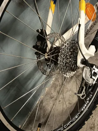 BICICLETA MONTAÑA 26 MARCA ROCKRIDER MODELO 5XC