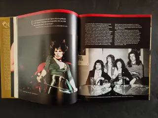 Queen: La historia ilustrada de los reyes del r...