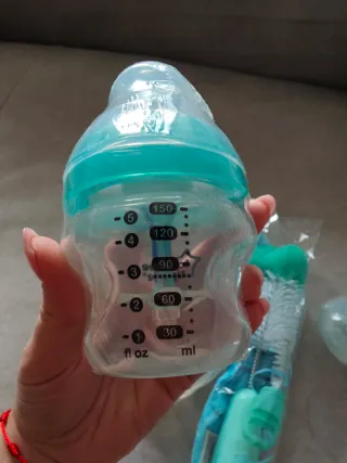 2 Biberones Tommee Tippee + Escobilla