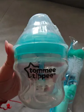 2 Biberones Tommee Tippee + Escobilla