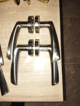 Lote de manillas para puertas ( usadas )