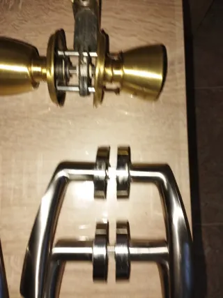 Lote de manillas para puertas ( usadas )