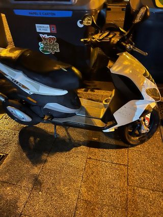 Moto Scooter 49cc Blanca