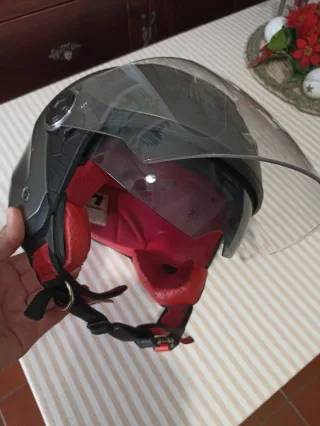 Casco Moto Gris, buena calidad, algo usado