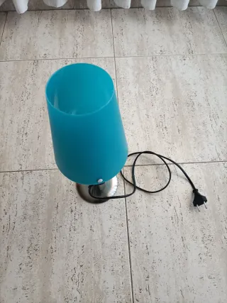 Lámpara de mesa azul