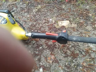 Cortabordes gasolina amarillo