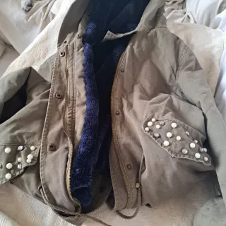 Cappotto B.Style verde con cappuccio e perle