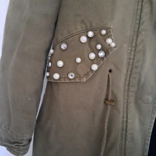 Cappotto B.Style verde con cappuccio e perle