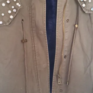 Cappotto B.Style verde con cappuccio e perle