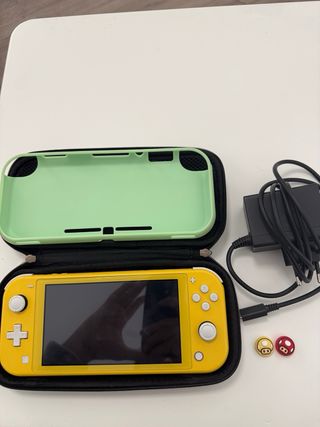 Nintendo Switch Lite Amarilla En muy buen estado