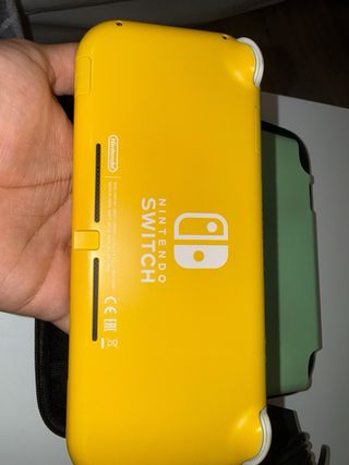 Nintendo Switch Lite Amarilla En muy buen estado