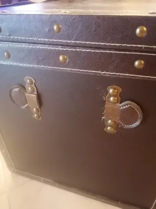 Baúl antiguo de cuero