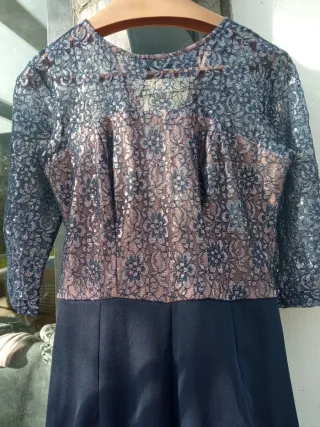 Mono de fiesta azul y plateado