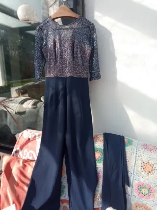 Mono de fiesta azul y plateado