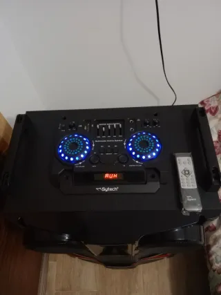 Equipo de música negro