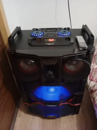 Equipo de música negro